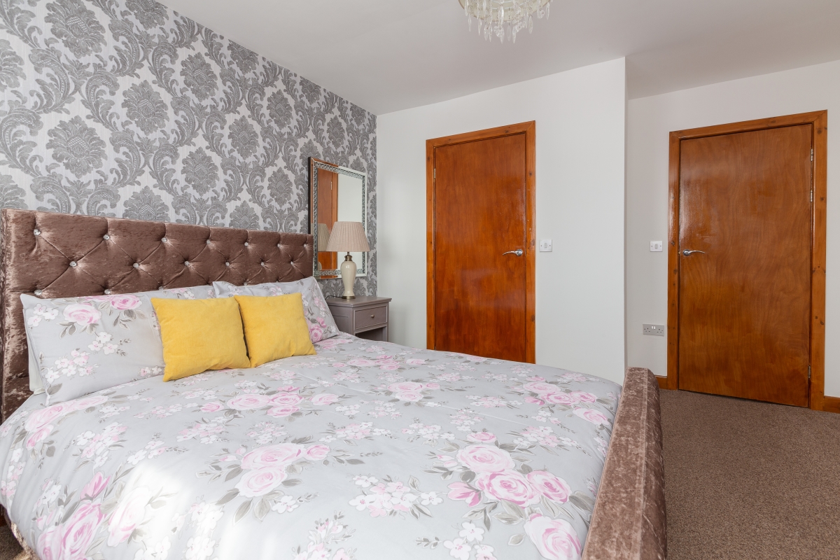 Self catering holiday apartments Blackpool. Beachcliffe apartments 8 master bedroom has a double bed, bedside cabinets, wall mounted TV, dressing table, walk in wardrobe. radiator.