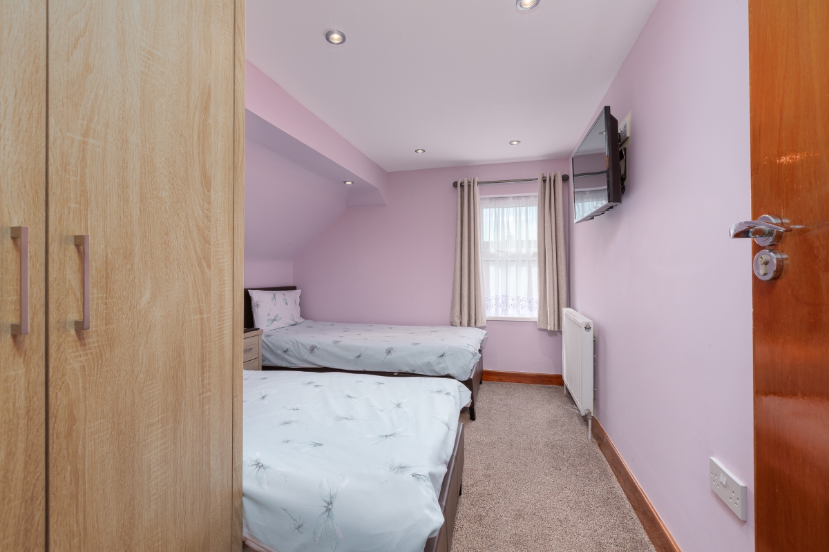 Self catering holiday apartments Blackpool. Beachcliffe apartments 8 twin bedroom, has two single beds, bedside cabinet, wall mounted TV, wardrobe. radiat